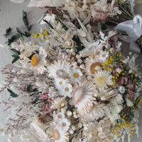 14天即可准备好 - 干燥保鲜的白色雏菊新娘/婚礼花束