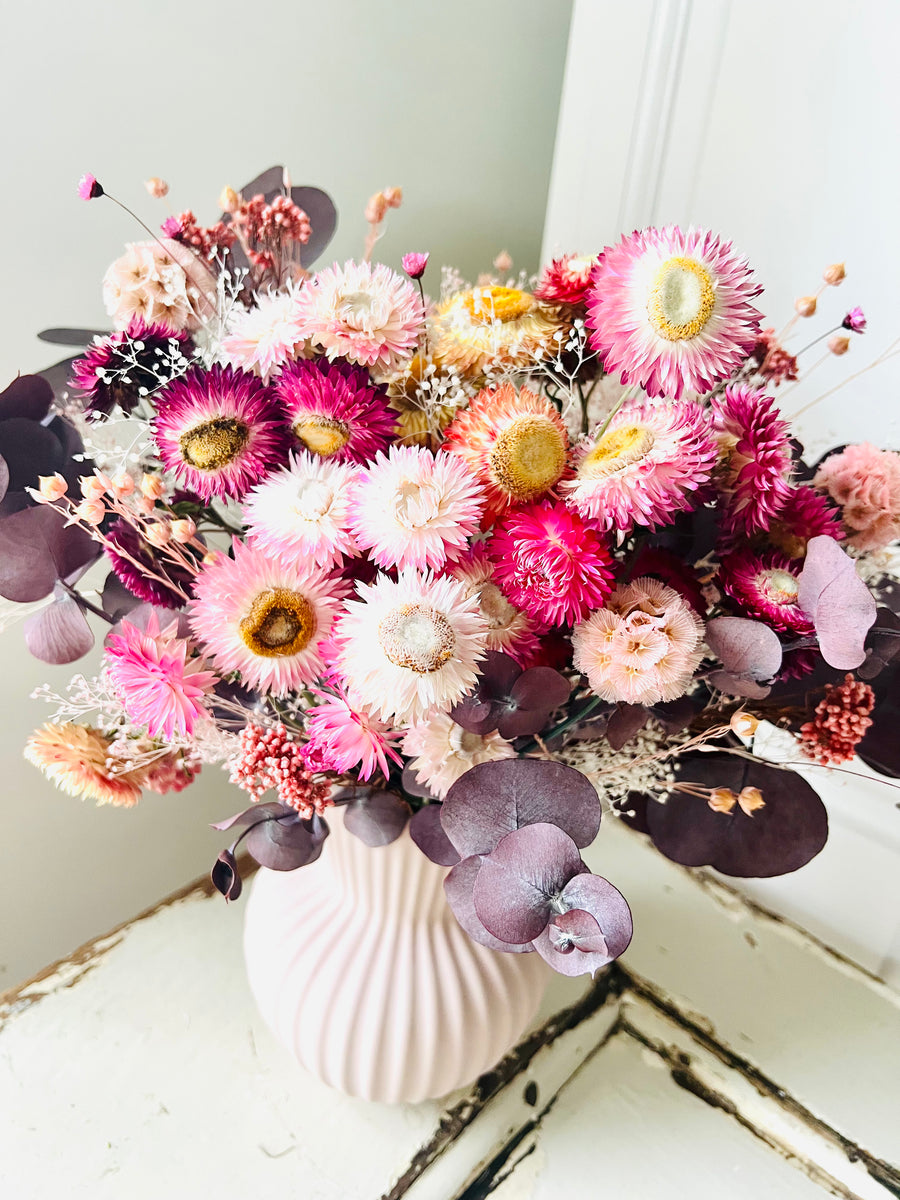 Sweetheart Pink Daisy vase arrangement [M]