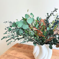 [2 weekdays]  Dance of Serenity Clover Vase Arrangement [L] green