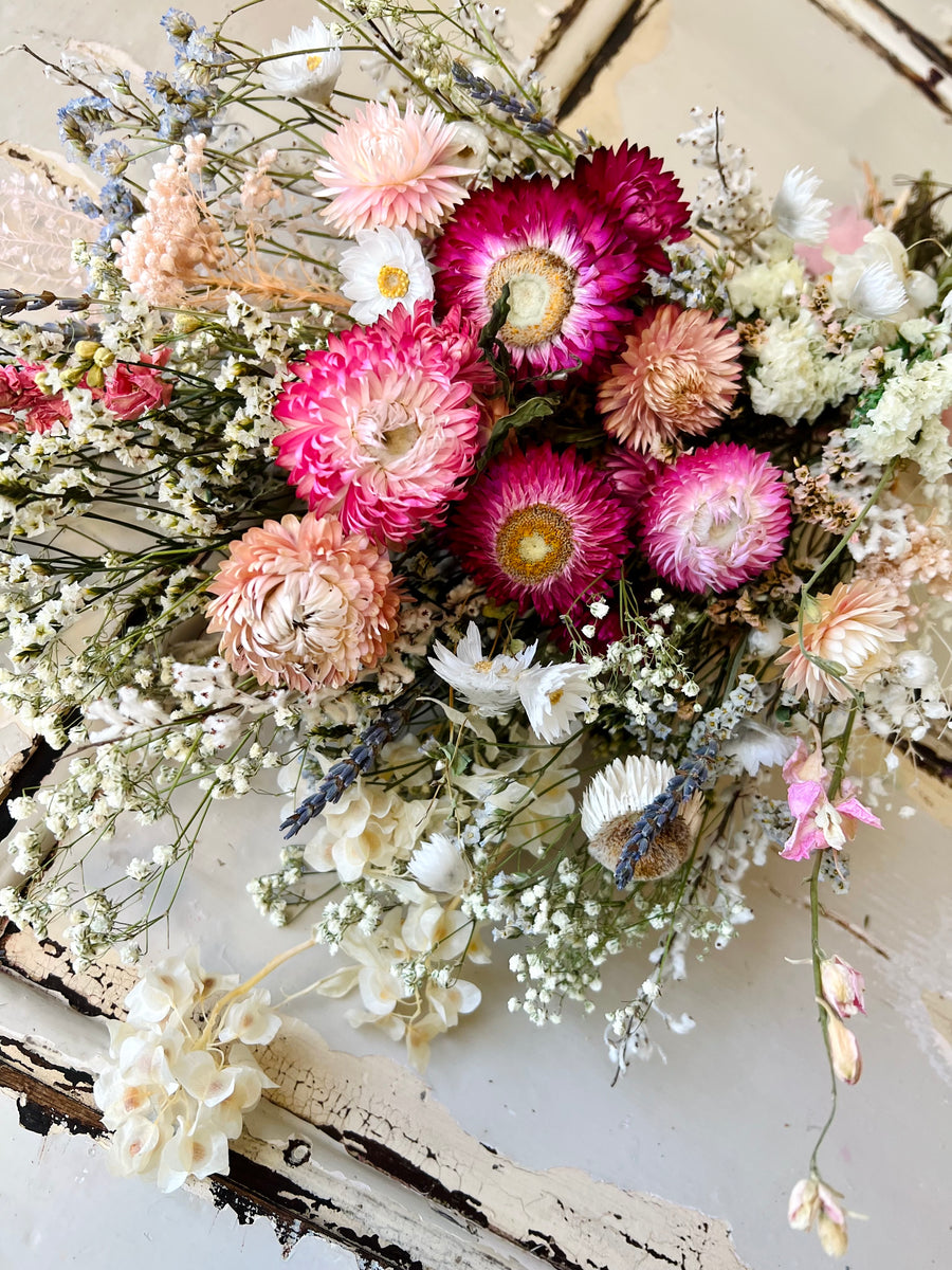 Daisy Blush Symphony Bouquet [M] preserved dried flowers