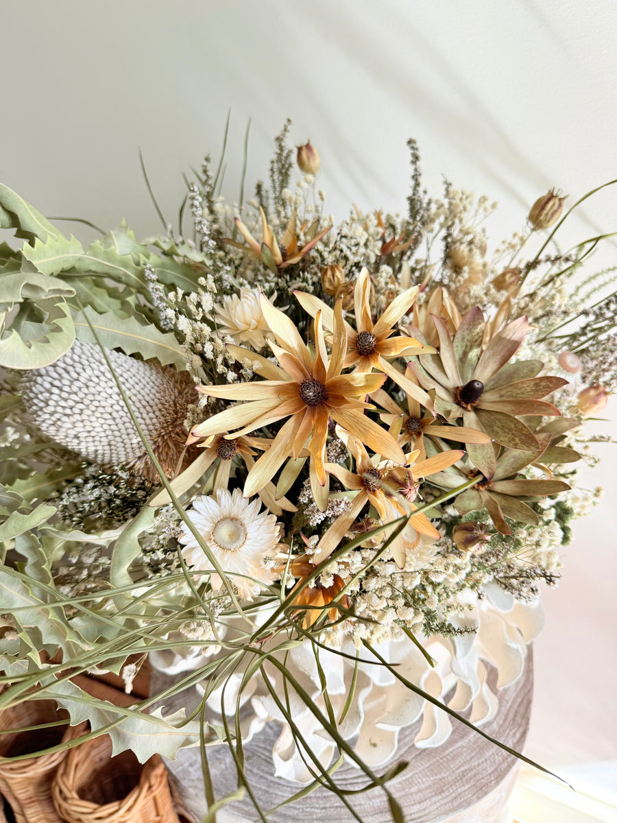 [VIC - Pickup / Local Delivery Only / 3 weekdays] Flutter Veil in Essien Bowl Arrangement [L]