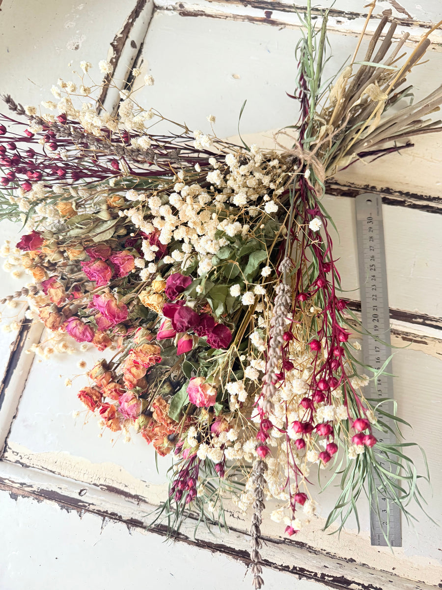 雏菊和含羞草花束[M] 保鲜干花