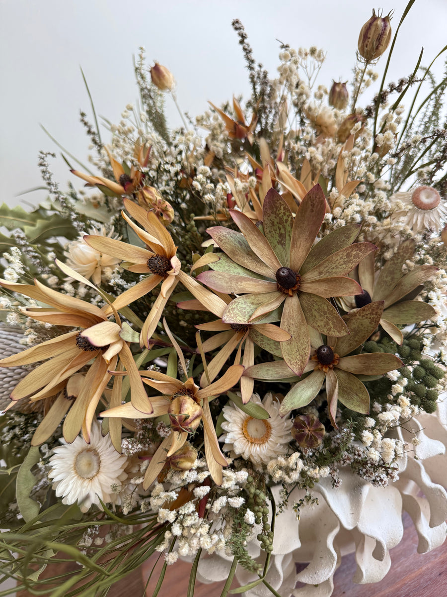 [VIC - Pickup / Local Delivery Only / 3 weekdays] Flutter Veil in Essien Bowl Arrangement [L]