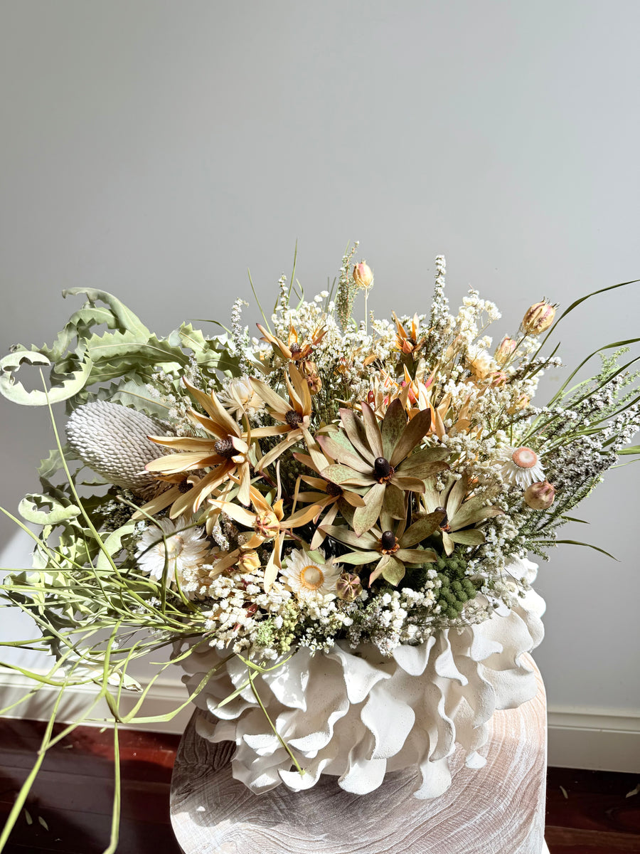 [VIC - Pickup / Local Delivery Only / 3 weekdays] Flutter Veil in Essien Bowl Arrangement [L]