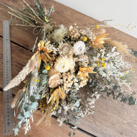 [CREAM & NATURAL] Florist Choice Everlasting Bouquet  - leave the flower selection to us