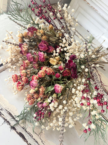 雏菊和含羞草花束[M] 保鲜干花