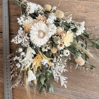[CREAM & NATURAL] Florist Choice Everlasting Bouquet  - leave the flower selection to us