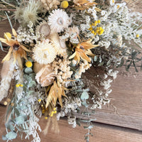 [CREAM & NATURAL] Florist Choice Everlasting Bouquet  - leave the flower selection to us