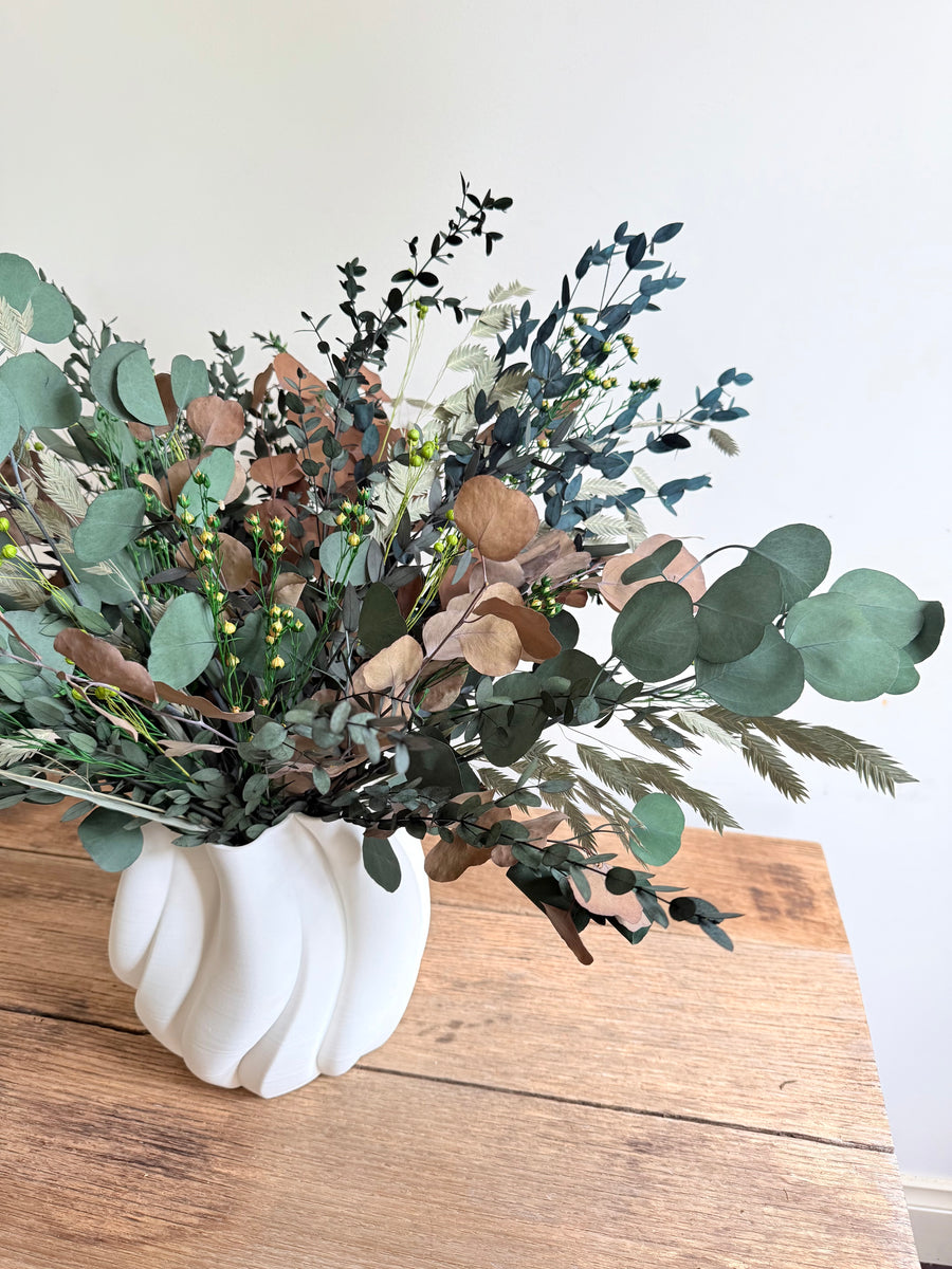 [2 weekdays]  Dance of Serenity Clover Vase Arrangement [L] green