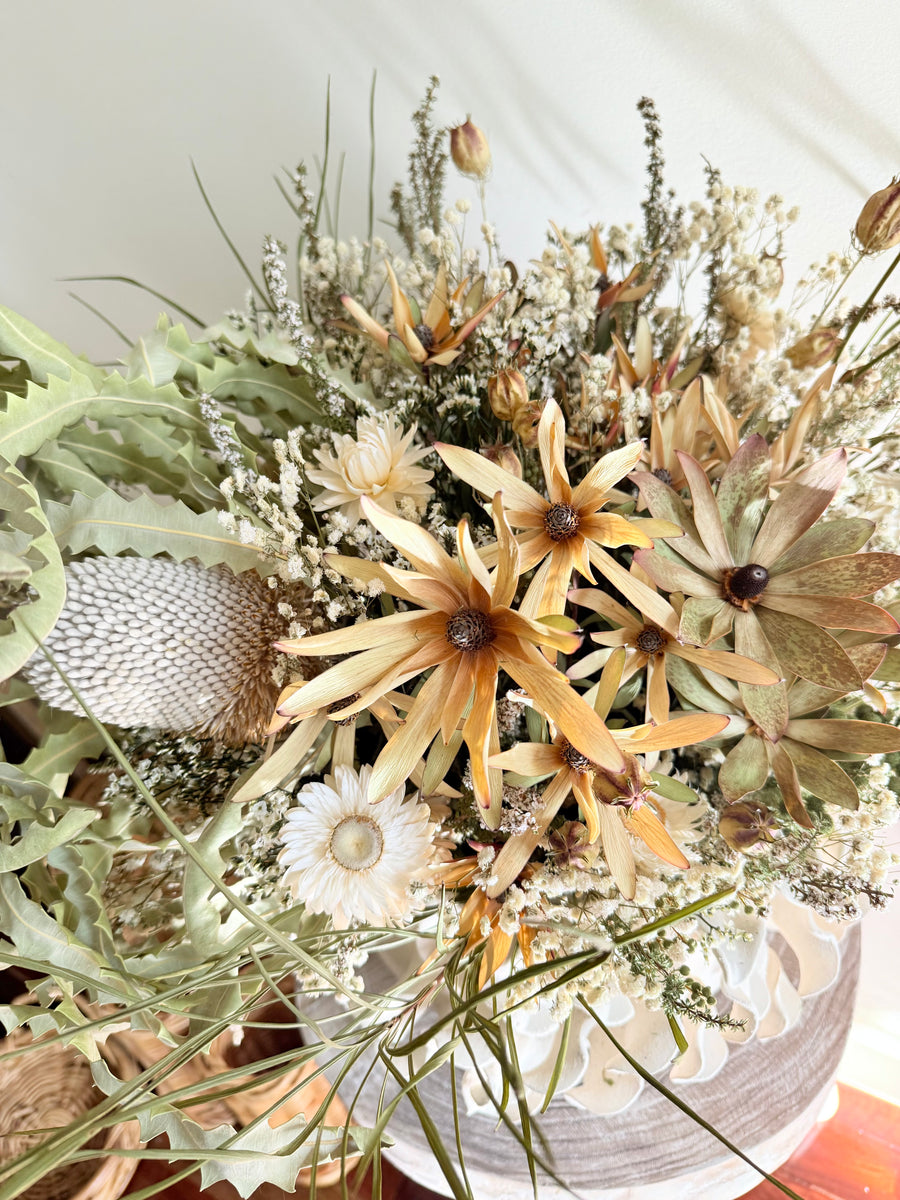 [VIC - Pickup / Local Delivery Only / 3 weekdays] Flutter Veil in Essien Bowl Arrangement [L]