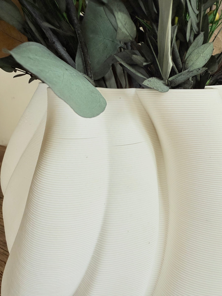 [2 weekdays]  Dance of Serenity Clover Vase Arrangement [L] green