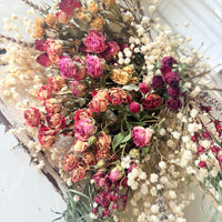 雏菊和含羞草花束[M] 保鲜干花