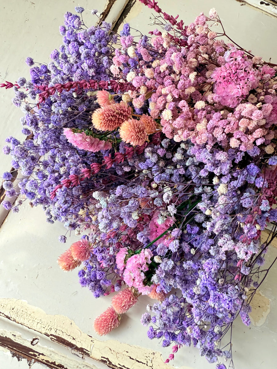 雏菊和含羞草花束[M] 保鲜干花