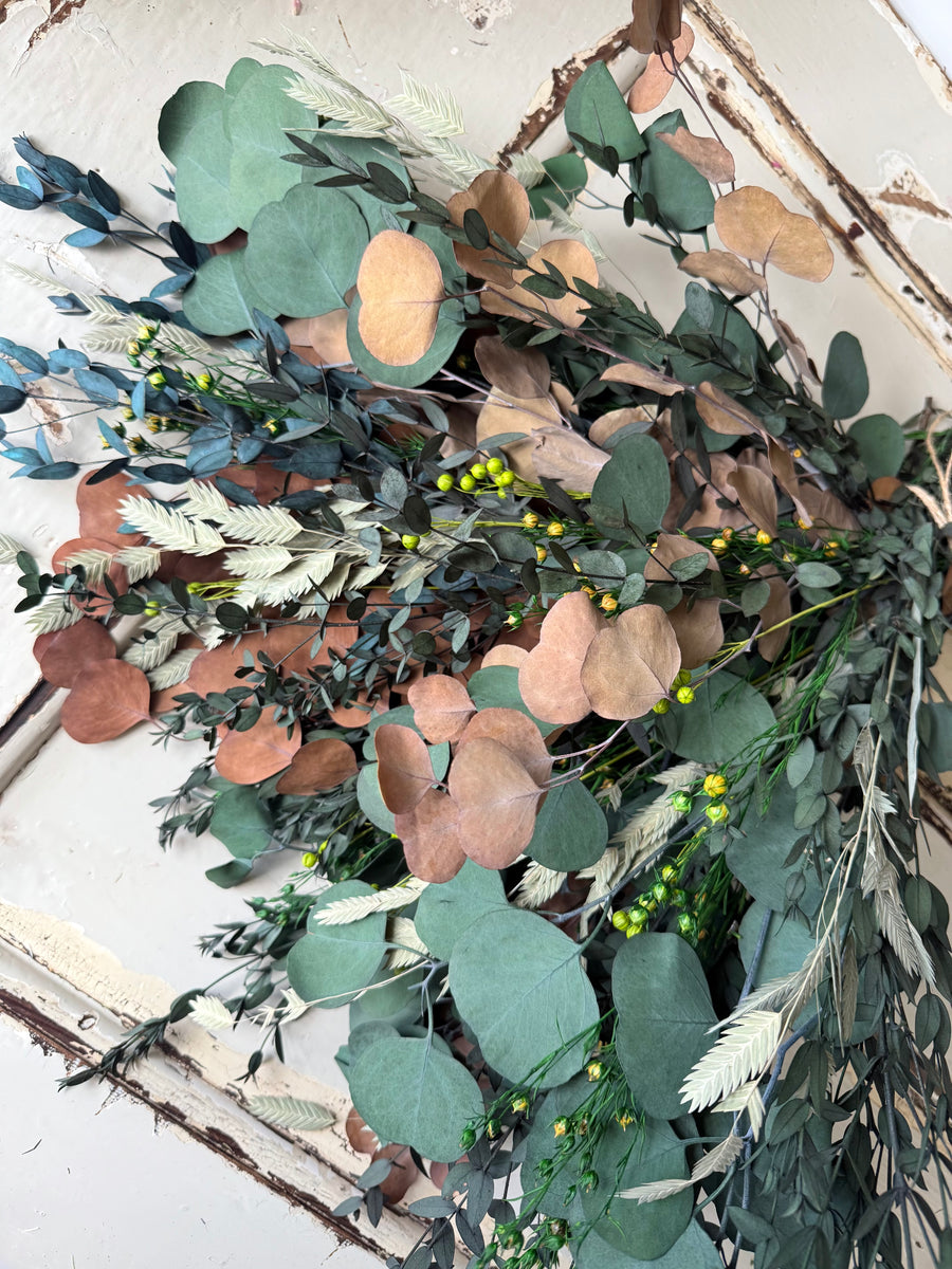 [2 weekdays]  Dance of Serenity Clover Vase Arrangement [L] green