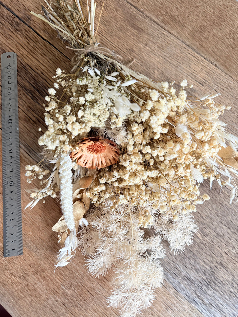 Snowy Gold Bouquet [SM]