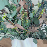 [2 weekdays]  Dance of Serenity Clover Vase Arrangement [L] green