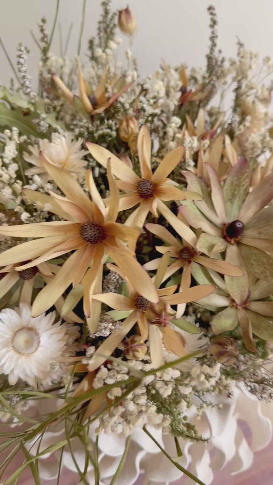 [VIC - Pickup / Local Delivery Only / 3 weekdays] Flutter Veil in Essien Bowl Arrangement [L]