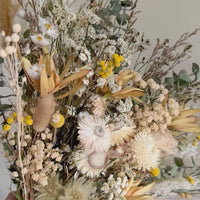 [CREAM & NATURAL] Florist Choice Everlasting Bouquet  - leave the flower selection to us