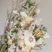 [CREAM & NATURAL] Florist Choice Everlasting Bouquet  - leave the flower selection to us