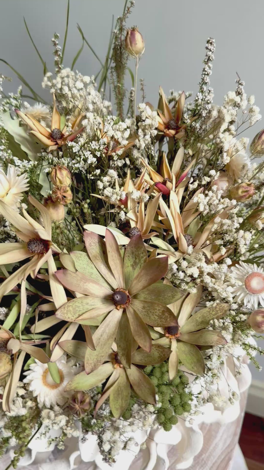 [VIC - Pickup / Local Delivery Only / 3 weekdays] Flutter Veil in Essien Bowl Arrangement [L]