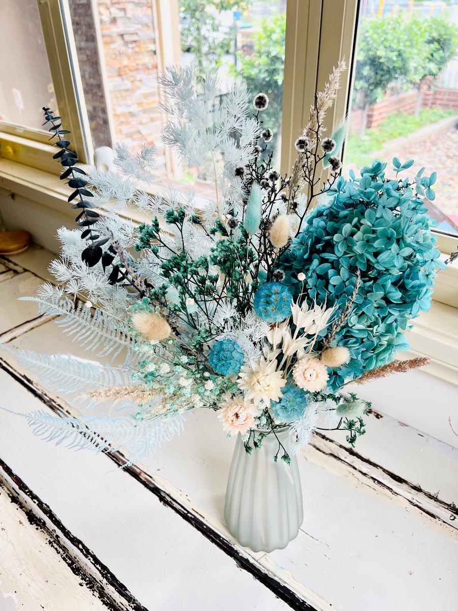 Dance of Blue arrangement / bouquet with vase [ML] preserved dried flowers