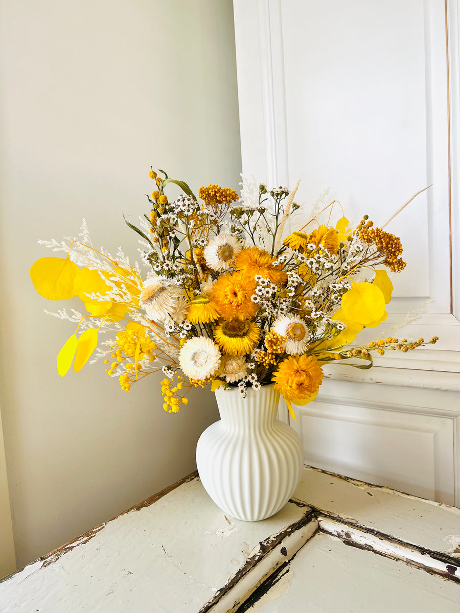 Sunshine Daisy vase arrangement [M] preserved dried flowers